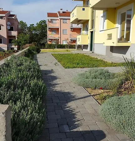 Sea View Apartment *